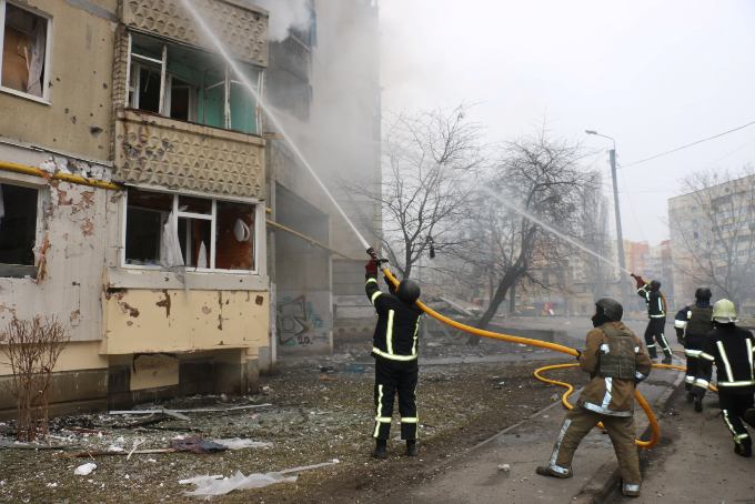 В Харькове загорелись многоэтажки после обстрела