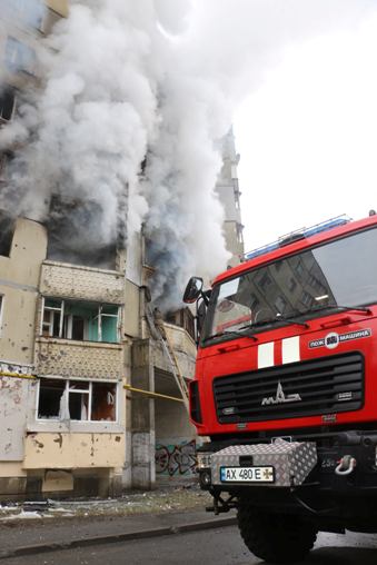 В Харькове загорелись многоэтажки после обстрела