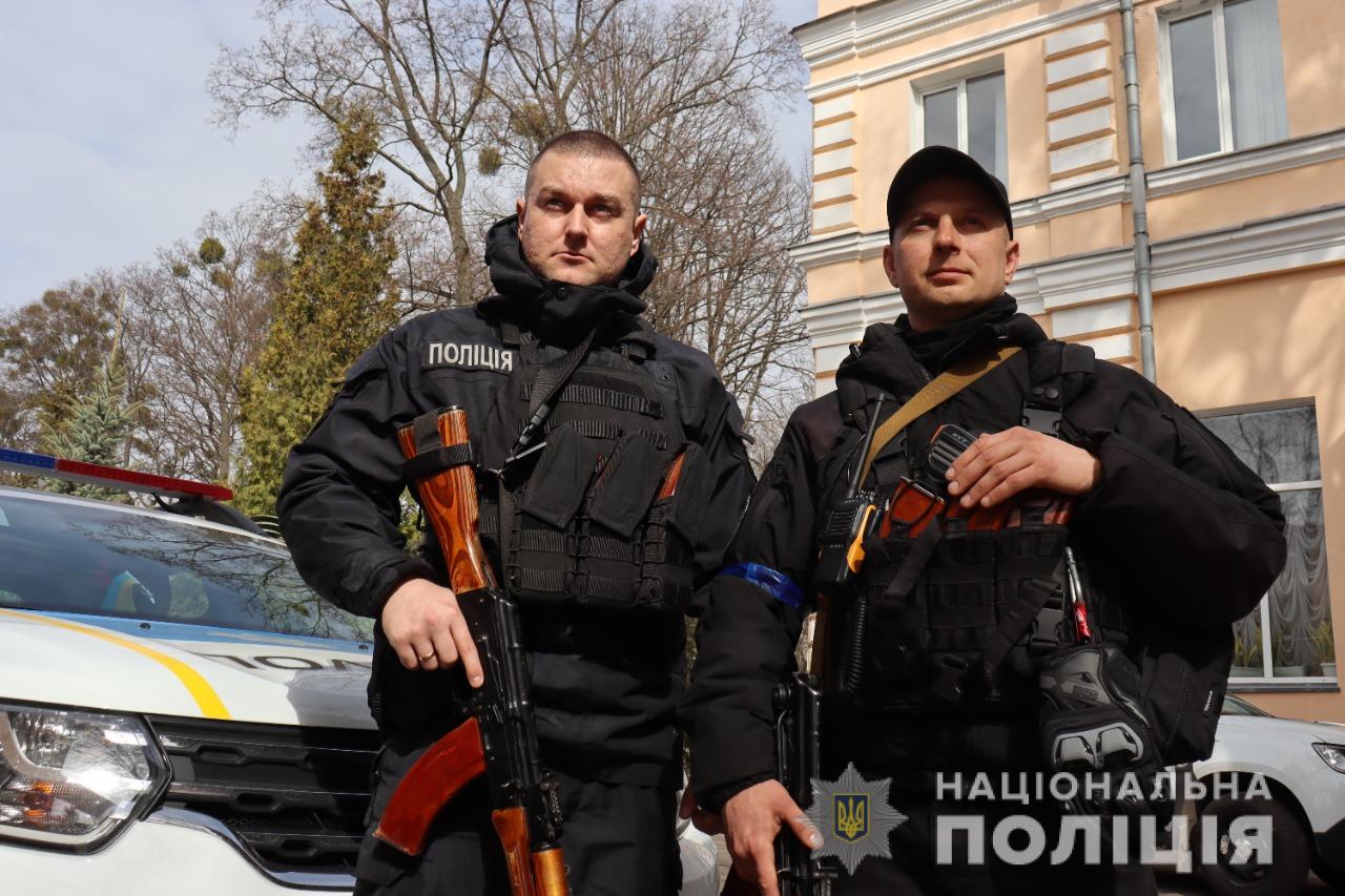 Криминал Харьков: Вор украл 12 бутылок спиртного и был пойман на Большой Кольцевой улице