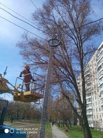 В Харькове ремонтируют наружное освещение