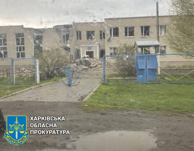 Под Харьковом разрушили школу и жилые дома