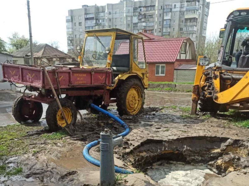 В Харькове оперативно восстанавливают подачу воды