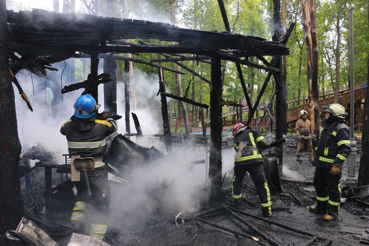 Агрессия России: Харьковские спасатели боролись с пожарами центре города