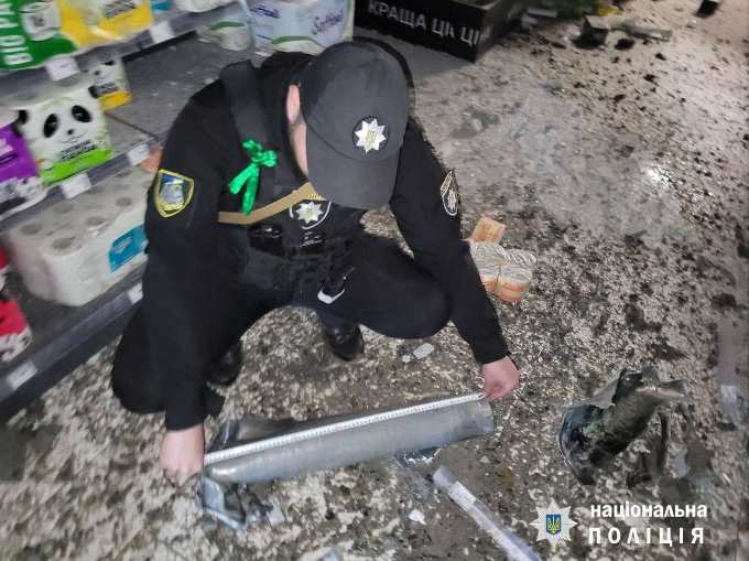 Фото обстрела супермаркета Эпицентр в Харькове