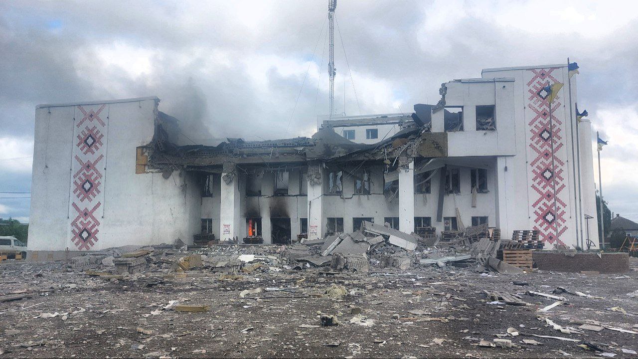 Дергачевский дом культуры, в котором размещался гуманитарный штаб, уничтожен ракетным ударом
