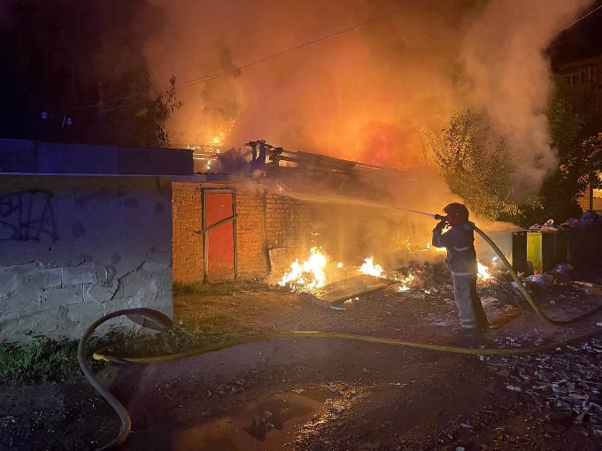 Криминал Харьков: в Чугуеве горели гаражи