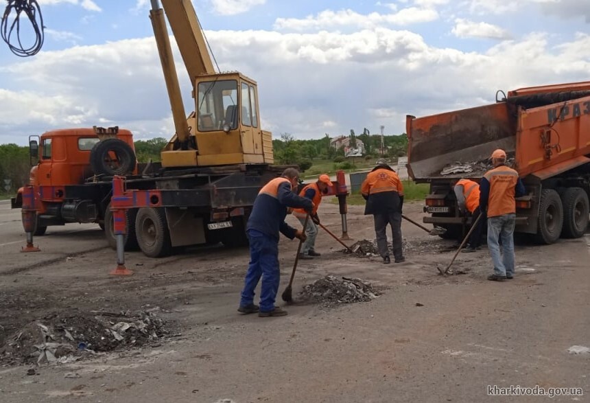 Под Харьковом очистили более ста километров дорог