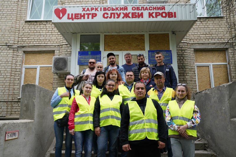 Харьковские коммунальщики сдают кровь 