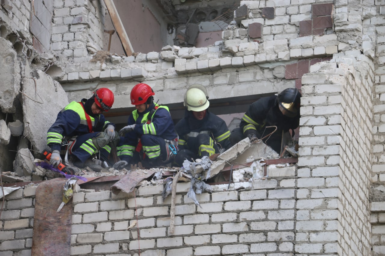 Спасатели разбирали завалы в пяти районах Харькова и области