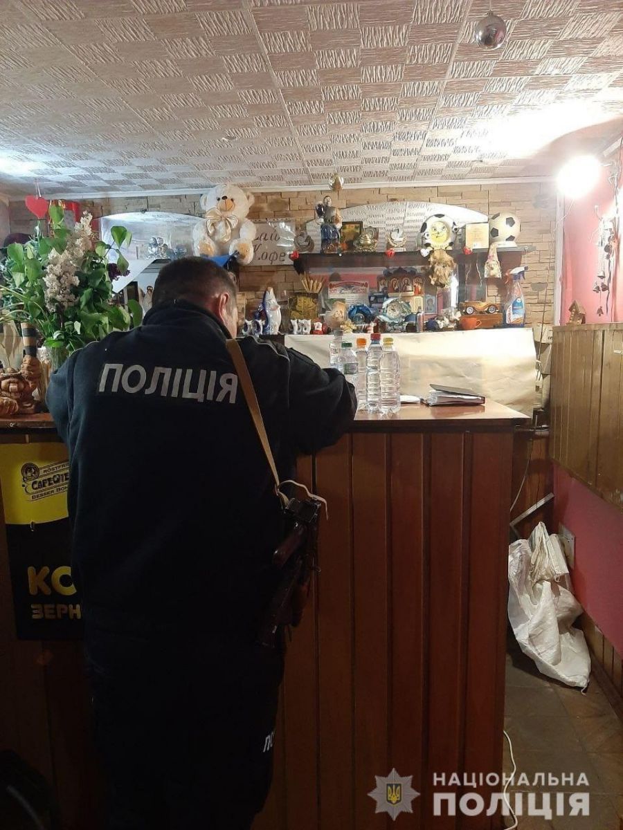Криминал Харьков: У кафе конфисковали запрещенный алкоголь 