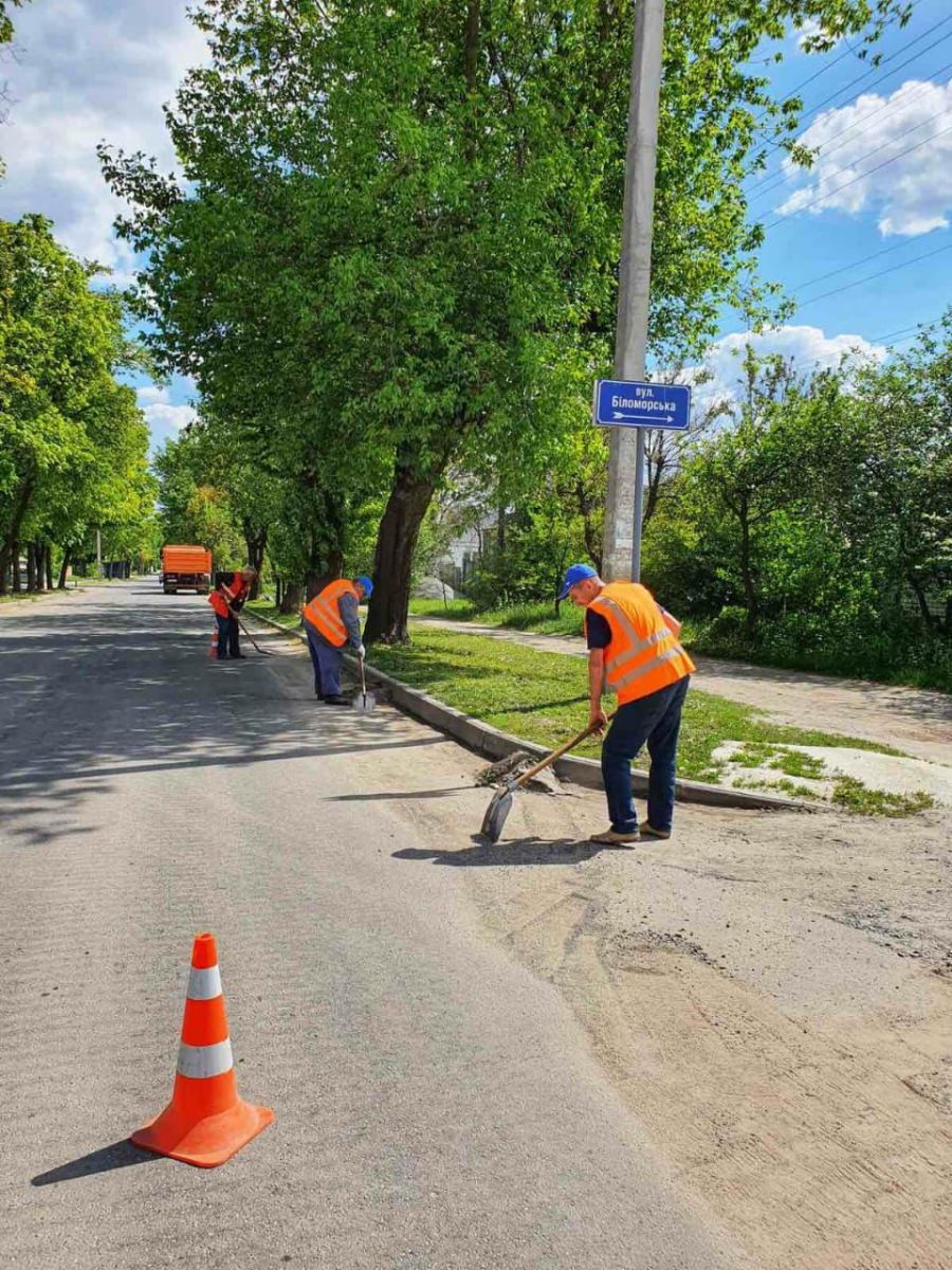 В Харькове ремонтируют покрытие улиц