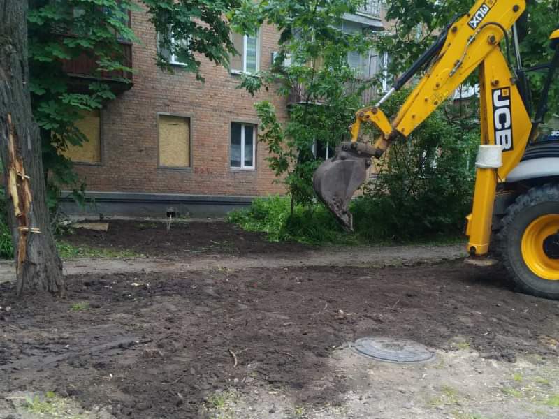 В Харькове коммунальщики ведут ремонт сетей по всему городу