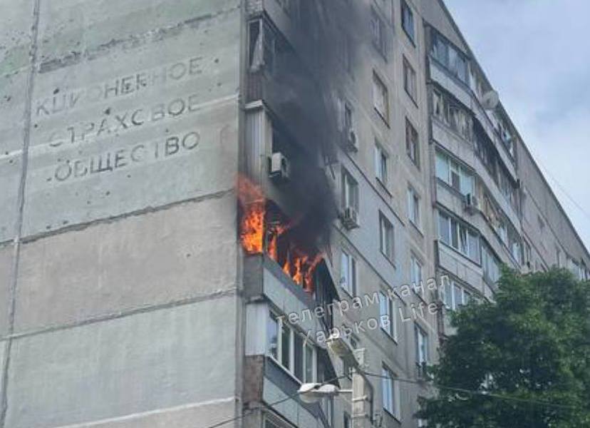 Пожар в Харькове: на Салтовке горит жилой дом