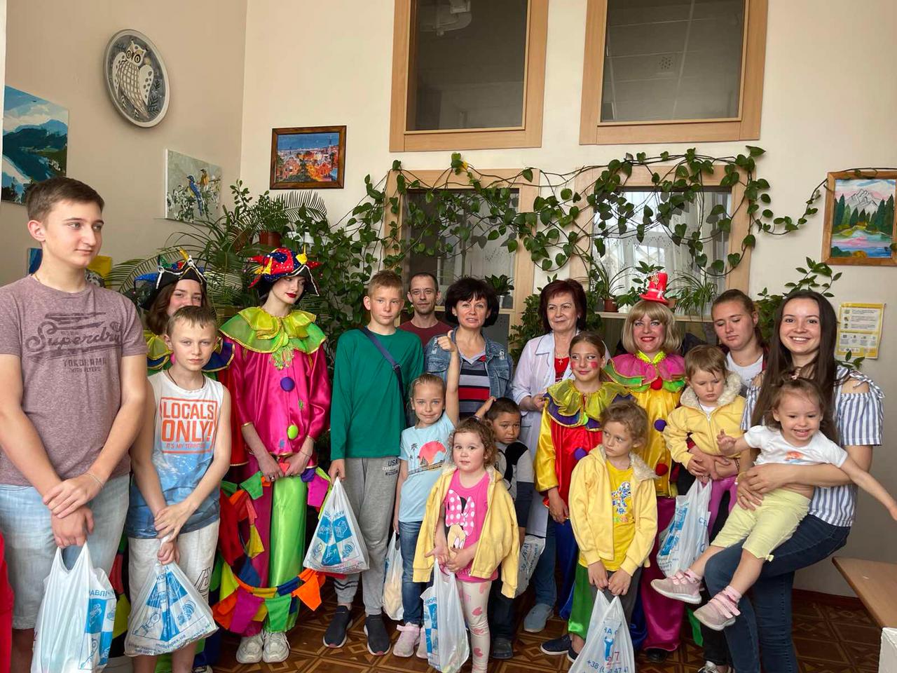 Организовали праздник в харьковском общежитии для потерявших жилье 