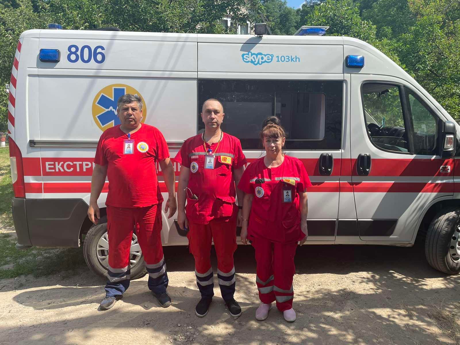 Медики под обстрелами спасали жизнь пациента в Харьковской области
