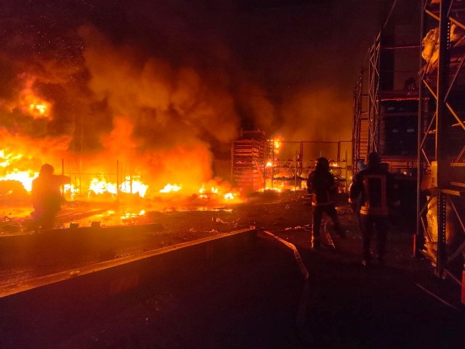 Пожар Харьков: сгорел автопарк и склад