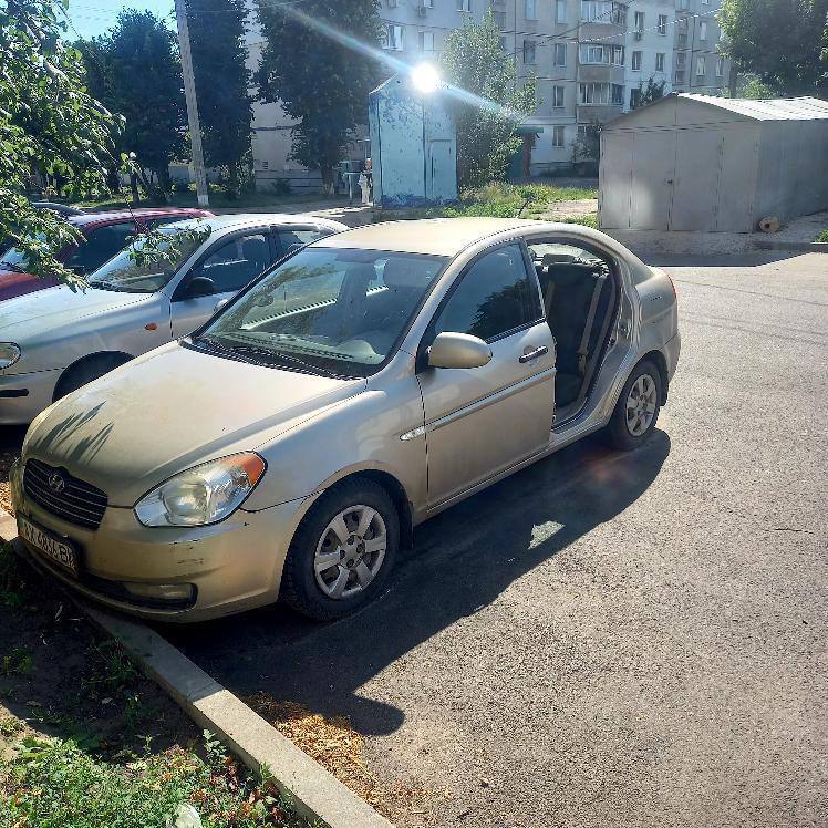 Криминал Харьков: Обворован автомобиль Hyundai на Новых Домах, воры унесли дверь