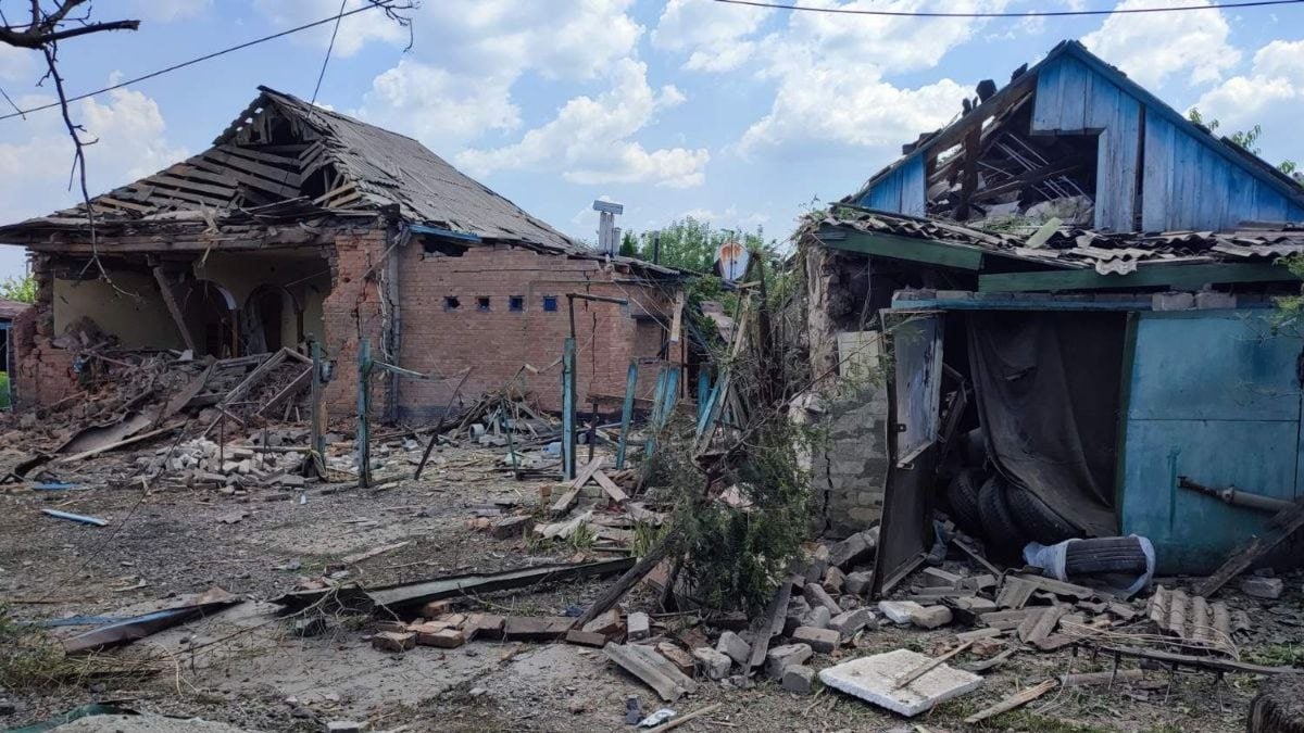 Пожар после обстрела Индустриального района Харькова потушили спасатели