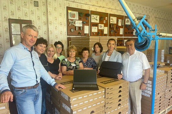 Несколько сот ноутбуков были переданы учителям Харьковщины