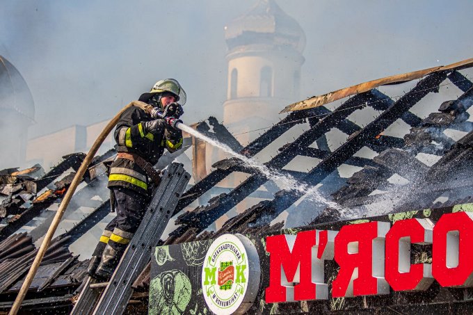 Новости Харькова: пожар в торговом павильоне на 3 микрорайоне города Лозовая