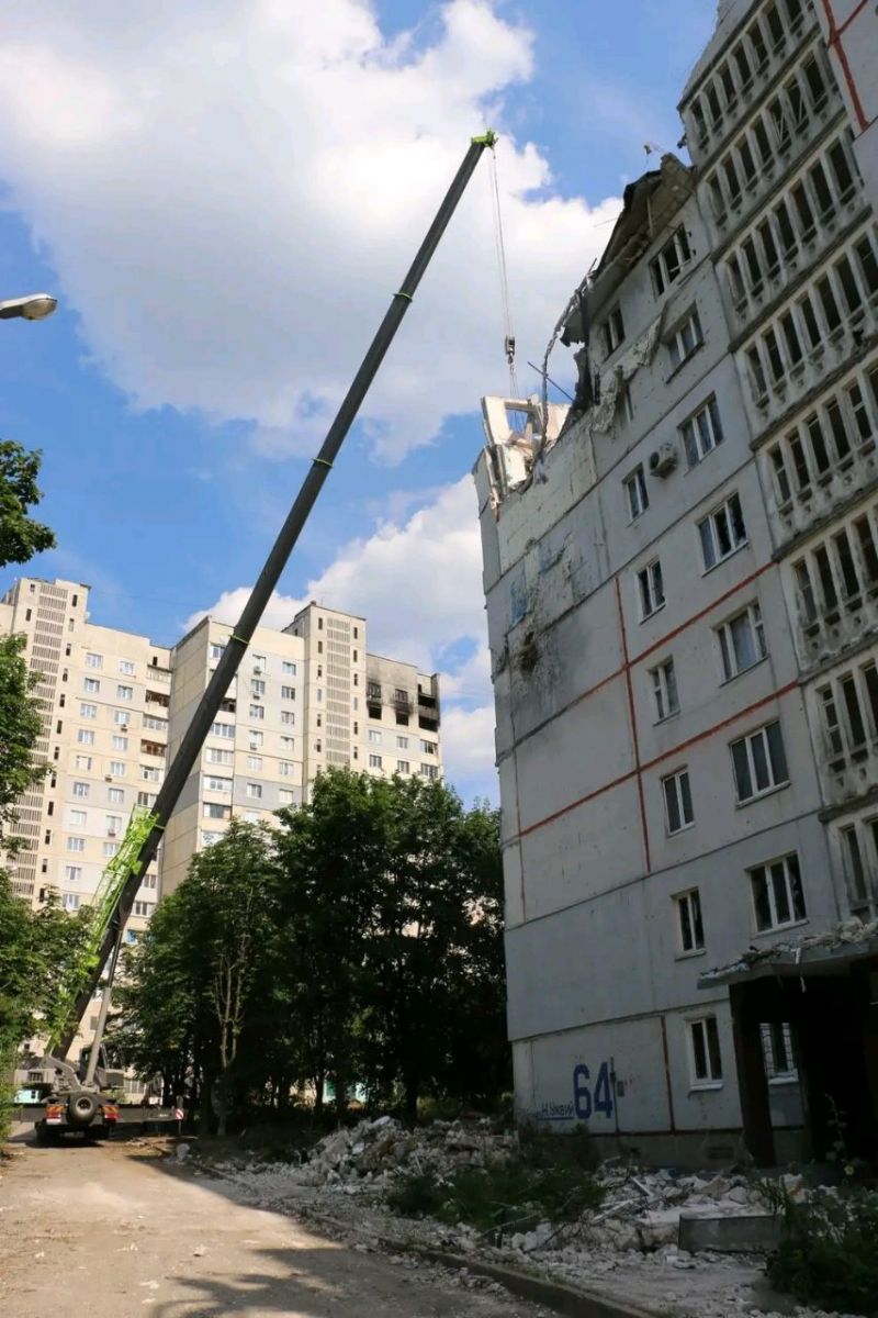Спасатели разобрали опасные конструкции пострадавшей харьковской многоэтажки
