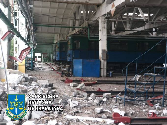 Фотофакт разрушения ракетным ударом депо харьковского метрополитена