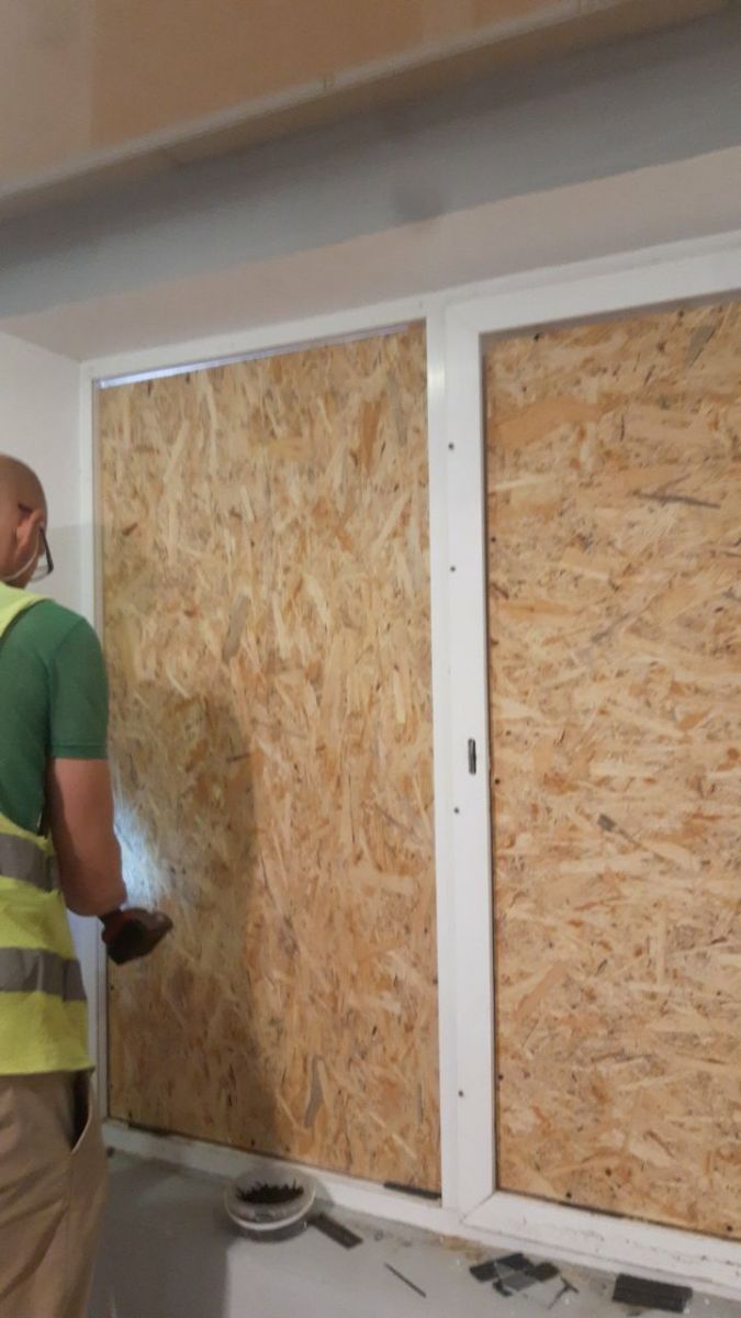 Закрили тисячі вікон у пошкоджених будинках харківські комунальники