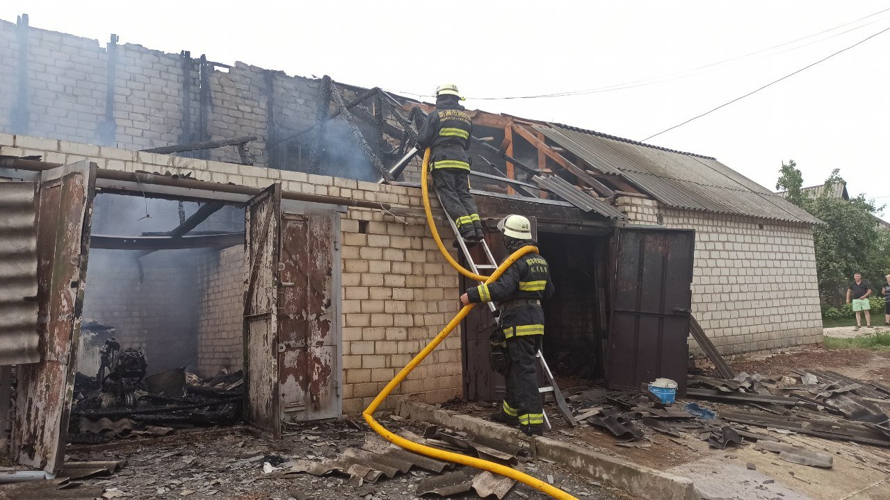 Новини Харькова: У смт Буди сталося загоряння в одному з приватних гаражів