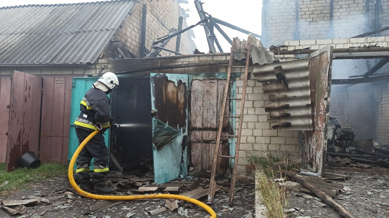 Новини Харькова: У смт Буди сталося загоряння в одному з приватних гаражів