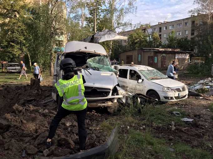 Новини Харькова: Внаслідок ракетного удару пошкождено 18 авто