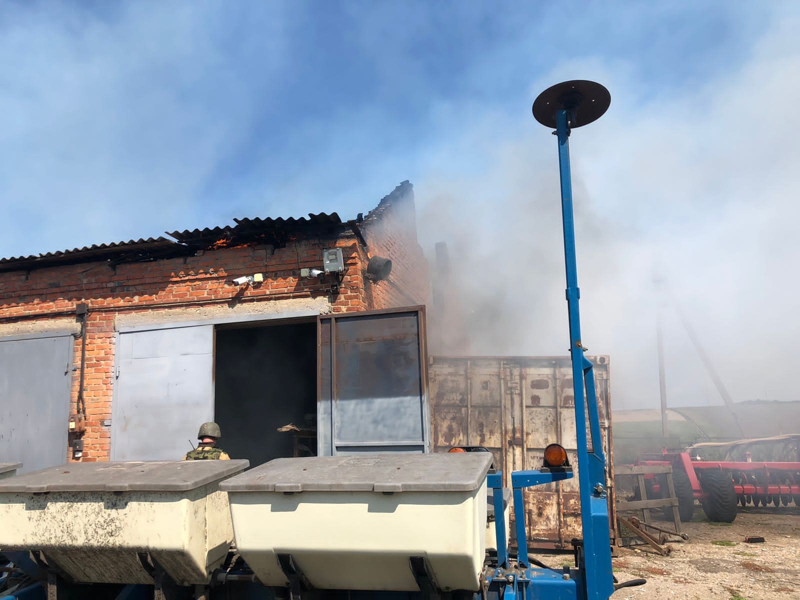Новини Харкова: пожежа на ремонтних майстернях та складах