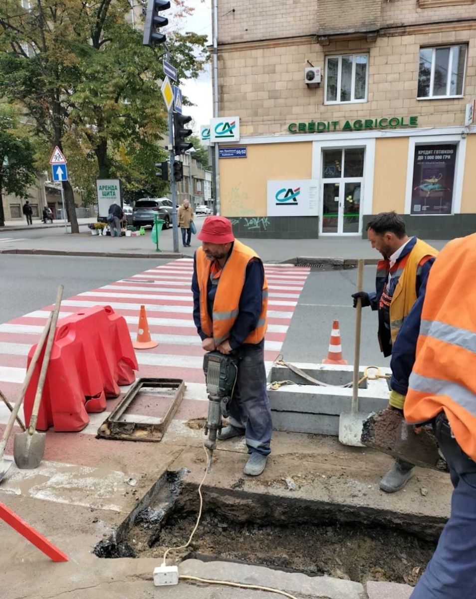 Відновили зливову каналізацію комунальники Харкова