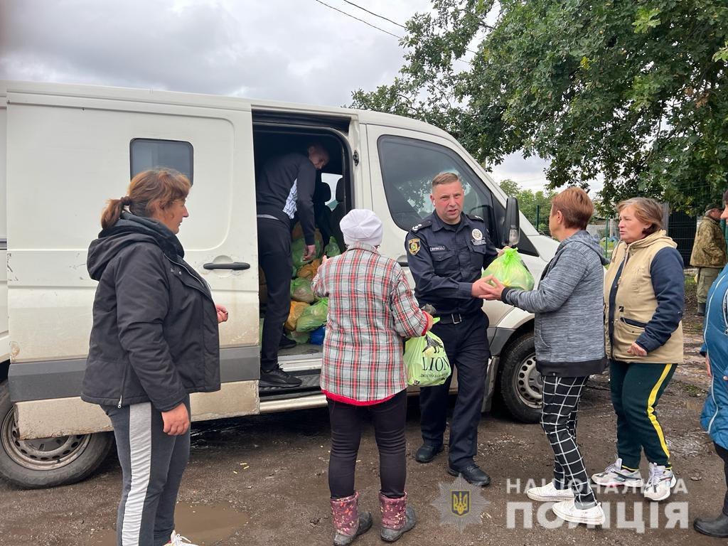 Прибув перший гуманітарний конвой на деокуповану територію Харківщини