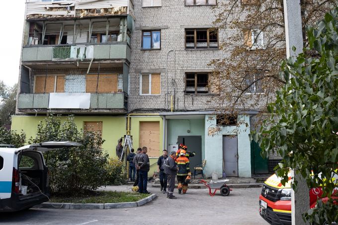 Новини Харкова: в зруйнований ракетою будинок відновили газопостачання