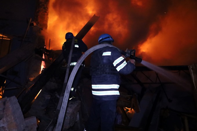 Пожар в Холодногорском районе Харькова после ракетного удара 27 сентября 2022 года
