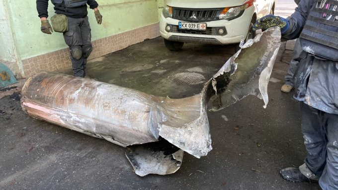 Харків, ракетній обстріл 8 жовтня 2022 року, ракета впала на дах офісу