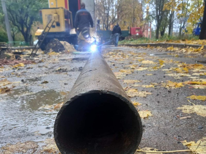 У Харькові бригади КП Харківводоканал усувають пошкодження на водоводах