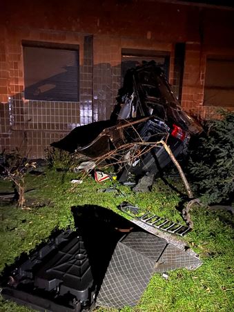 Новини Харкова: авто злетіло з дороги та врізалося у будівлю