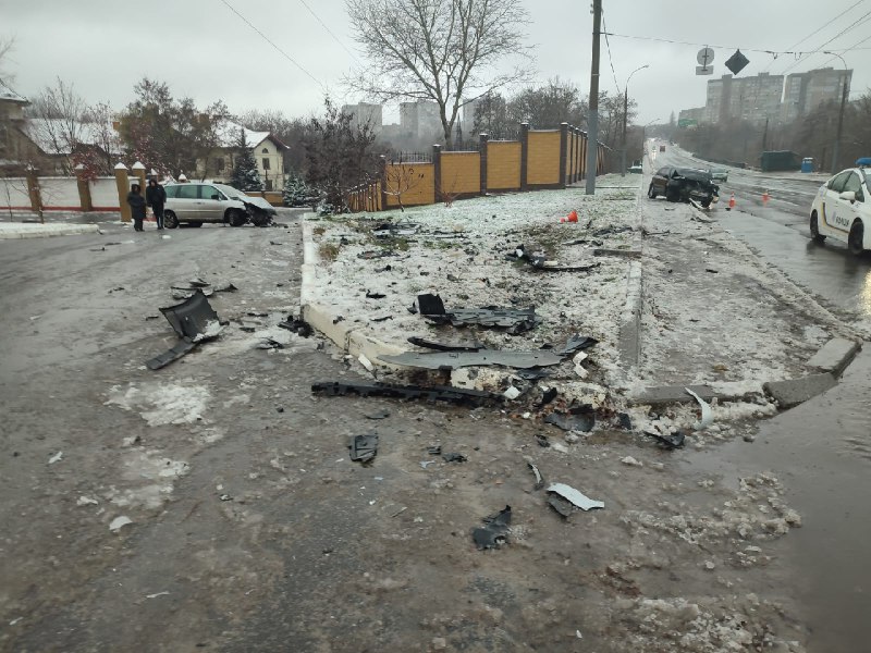 ДТП Харків: Врізалася у припарковане Peugeot водійка на Subaru