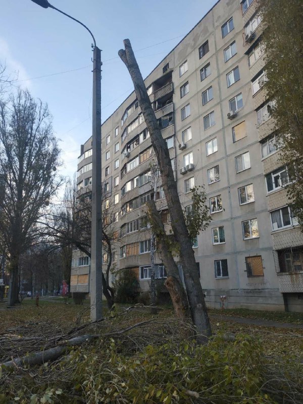 Відновлюють постраждалі від обстрілів будинки у Харкові