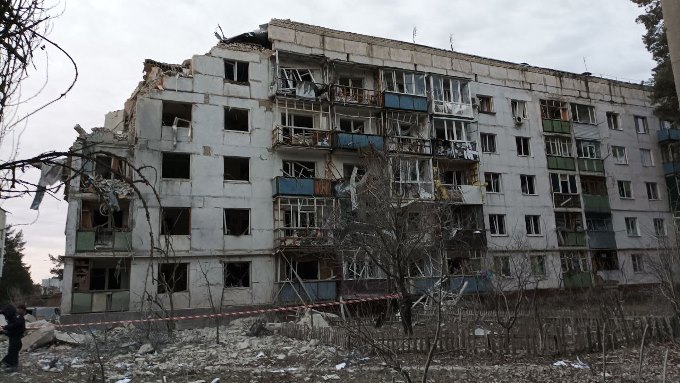 Новини Харкова: ракетний удар знищив п’ятиповерхівку в Клугіно-Башкирівці