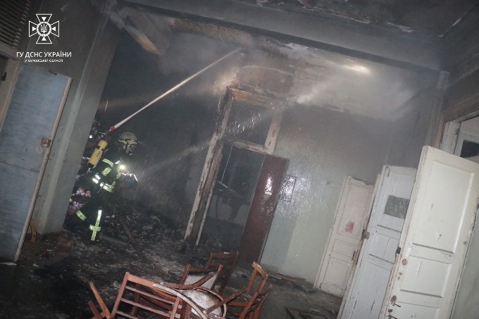 У Харкові на вулиці Шевченко у ніч на 19 грудня гасили масштабну пожежу