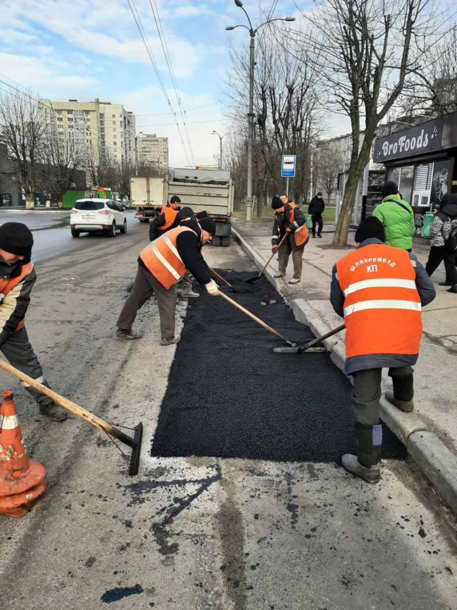 Ведуть ремонт на трьох проспектах Харкова комунальники