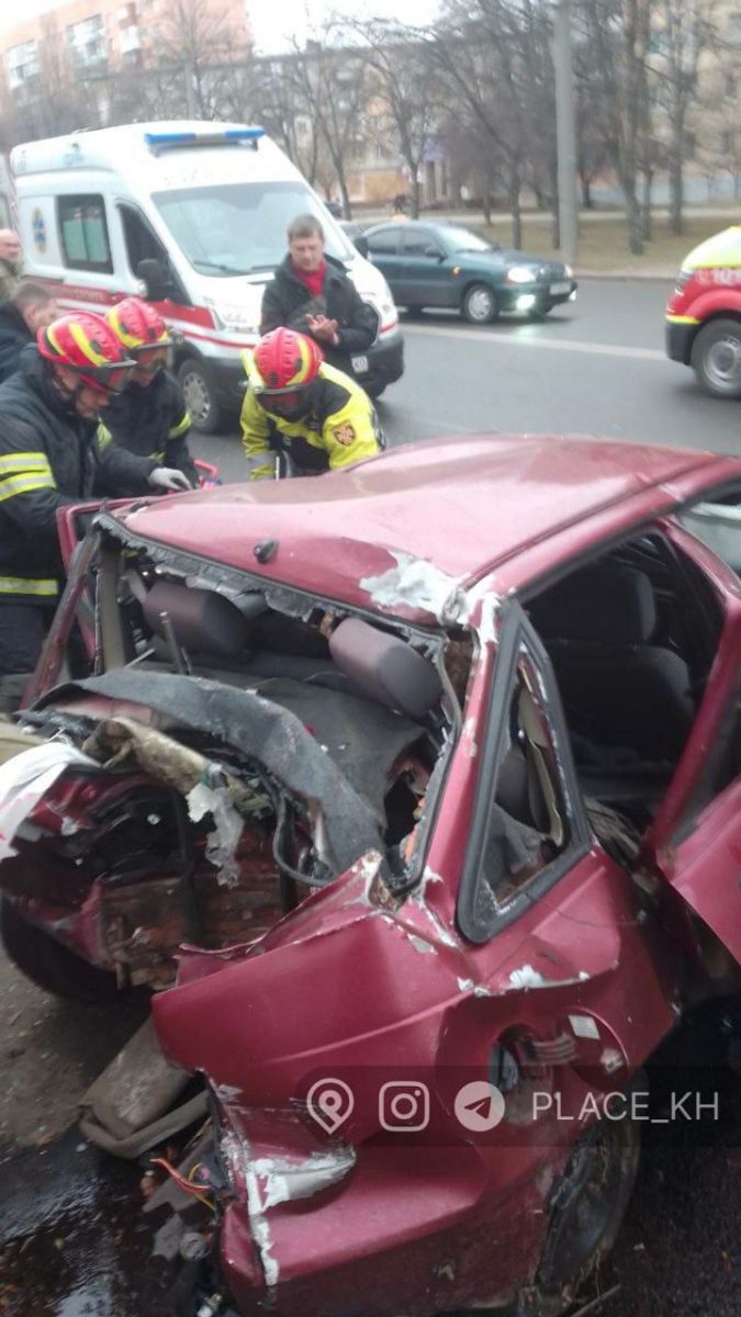 ДТП Харків: Зіткнулися у моторошній аварії легковики на перехресті