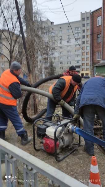 У Харкові комунальники проводять планові роботи з утримання зливової каналізації у робочому стані