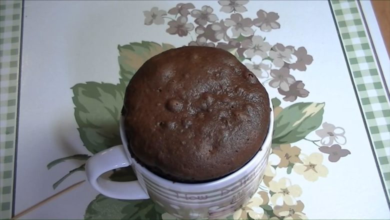 Як приготувати шоколадний кекс за п'ять хвилин