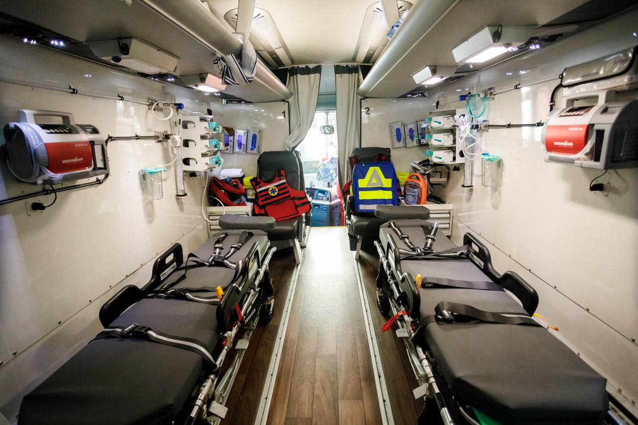 20 нових карет швидкої допомоги і реанімаційний евакуаційний автобус отримали відділення екстреної меддопомоги Харкова та області