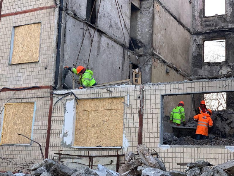 Відновлюють постраждалі від обстрілу окупантів будинки на Салтівці. Новини Харкова