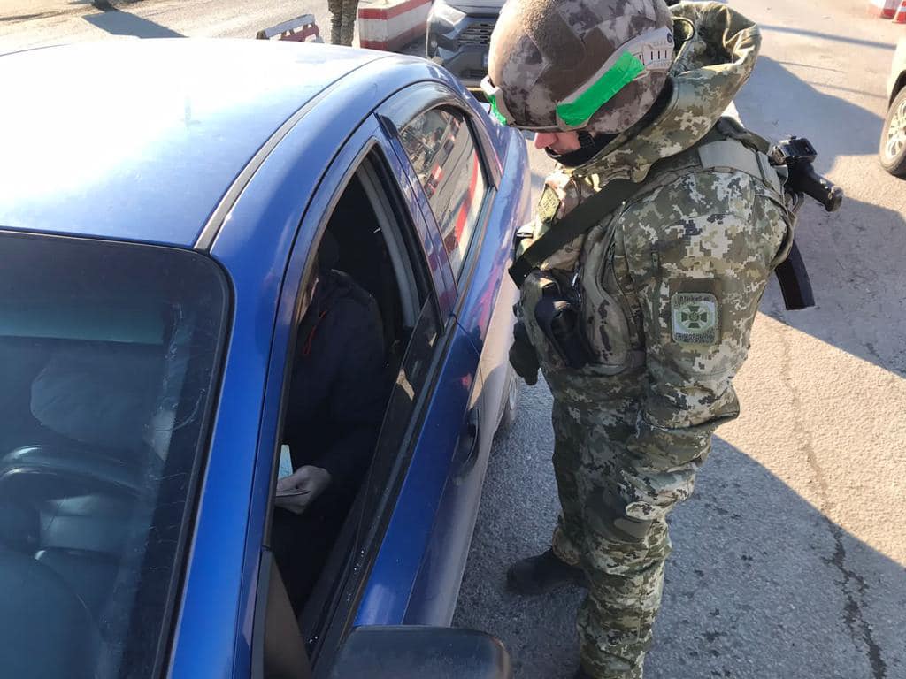 У Харківській області чоловік намагався по паспорту брата проїхати через контрольний пост