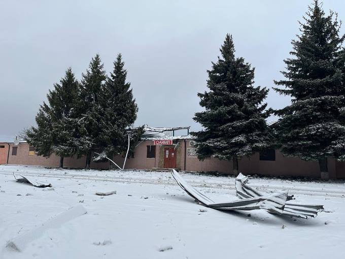 У Куп’янську ракетним обстрілом пошкоджено футбольне поле та трибуну стадіону, будівлю дитячого садка